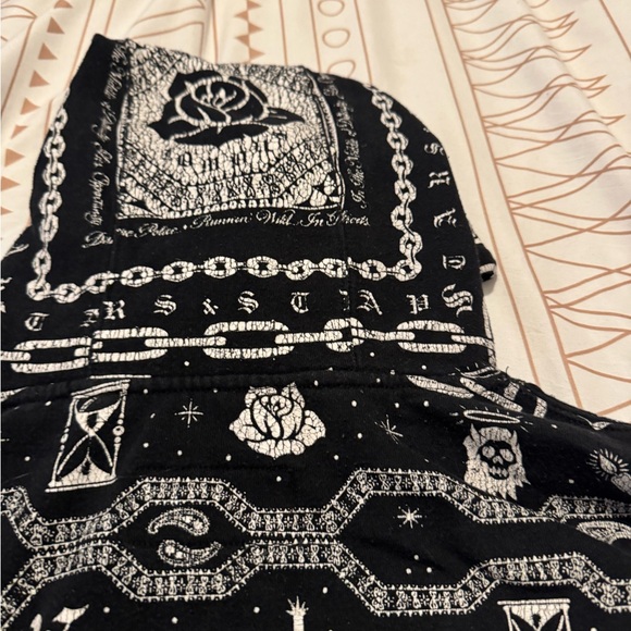 Famous Stars And Straps Hoodie Men’s Size L (Stain On Cuff Pictured) - Picture 9 of 10